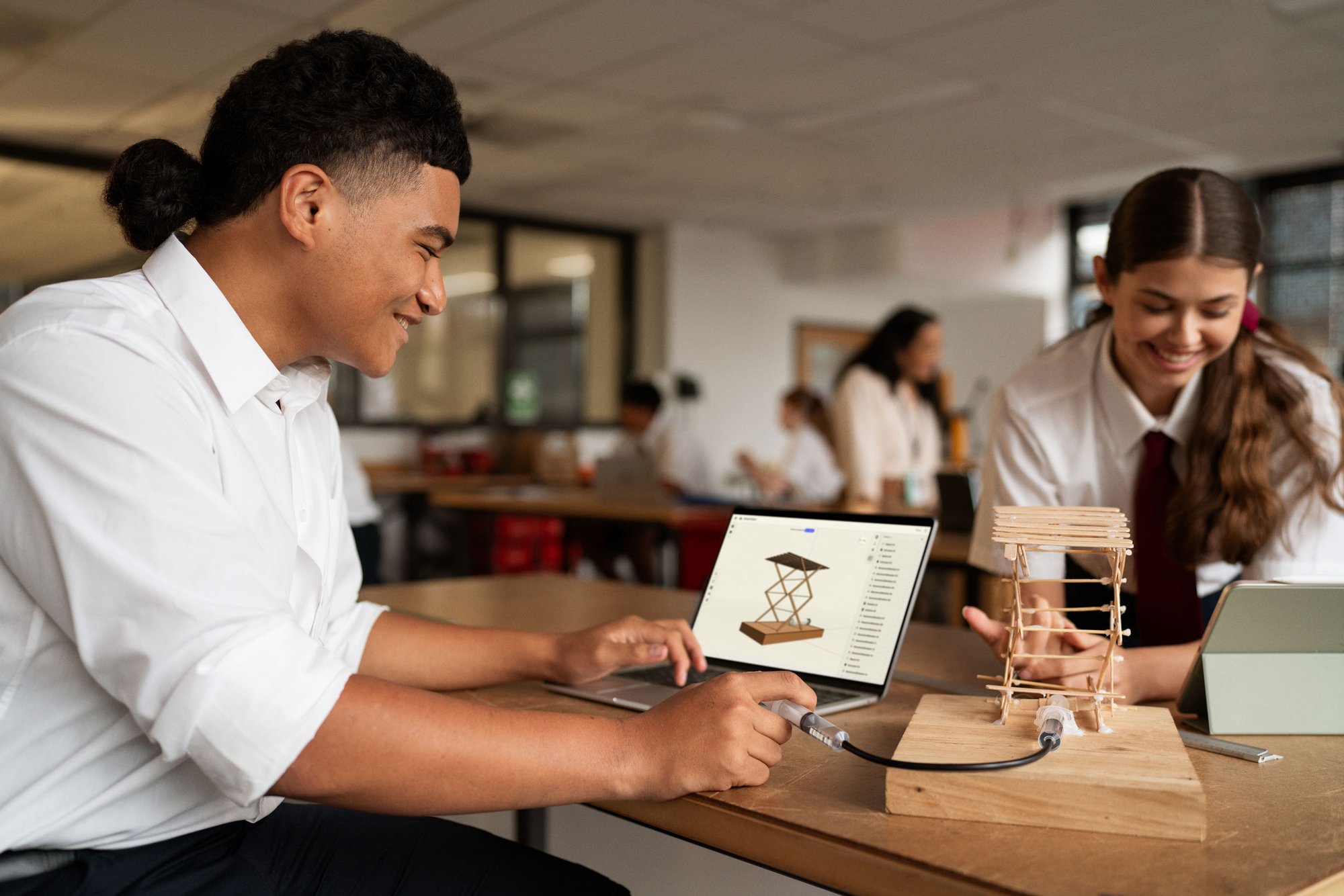 students-using-macbook-for-stem